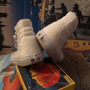 White sk8-hi Vans 🐇